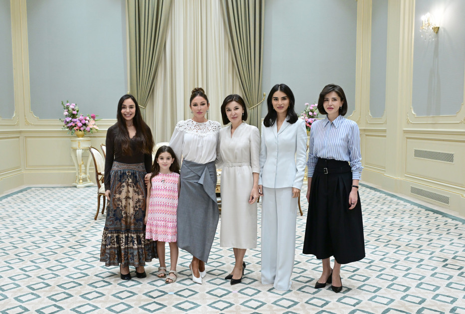 Daşkənddə Azərbaycanın və Özbəkistanın birinci xanımlarının çay masası əsnasında təkbətək görüşü olub<font color=red> - FOTOLAR</font>