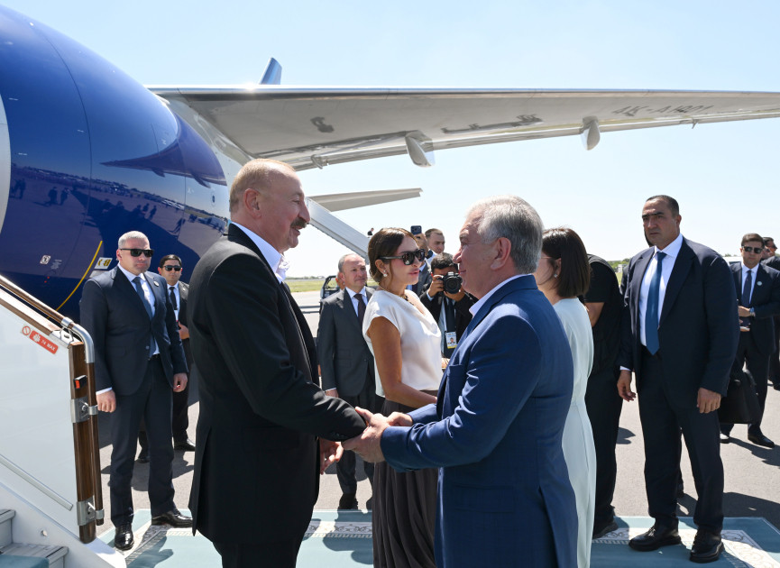 Prezident İlham Əliyev və birinci xanım Mehriban Əliyeva paytaxt Daşkənddən Buxaraya gəliblər<font color='red'> - YENİLƏNİB</font><font color=red> - FOTOLAR</font>