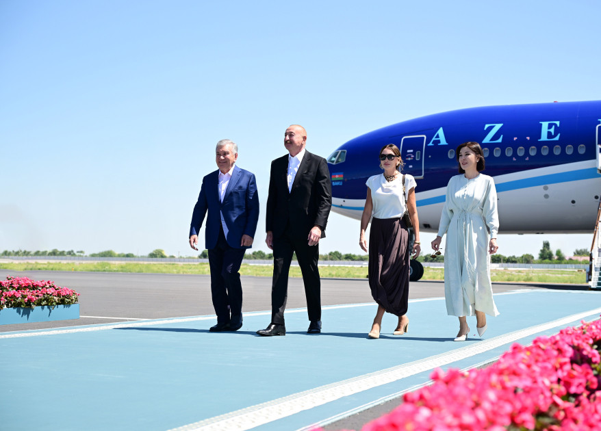 Prezident İlham Əliyev və birinci xanım Mehriban Əliyeva paytaxt Daşkənddən Buxaraya gəliblər<font color='red'> - YENİLƏNİB</font><font color=red> - FOTOLAR</font>