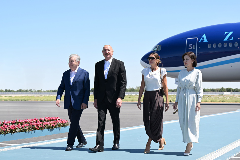 Prezident İlham Əliyev və birinci xanım Mehriban Əliyeva paytaxt Daşkənddən Buxaraya gəliblər<font color='red'> - YENİLƏNİB</font><font color=red> - FOTOLAR</font>