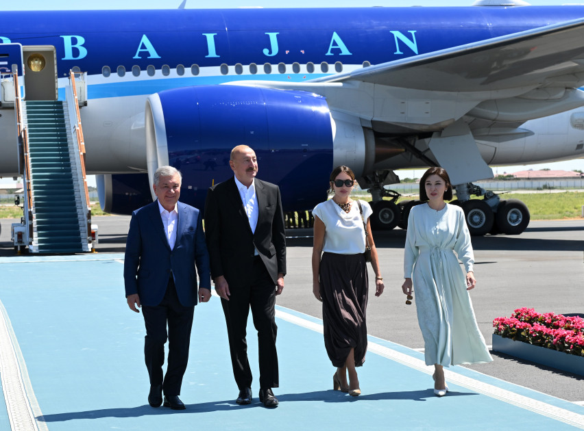 Prezident İlham Əliyev və birinci xanım Mehriban Əliyeva paytaxt Daşkənddən Buxaraya gəliblər<font color='red'> - YENİLƏNİB</font><font color=red> - FOTOLAR</font>