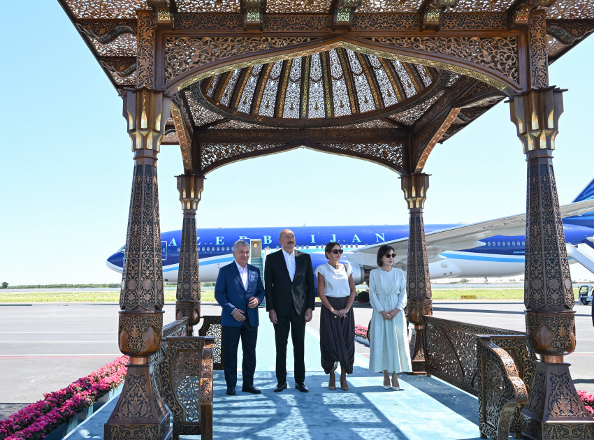 Prezident İlham Əliyev və birinci xanım Mehriban Əliyeva paytaxt Daşkənddən Buxaraya gəliblər<font color='red'> - YENİLƏNİB</font><font color=red> - FOTOLAR</font>