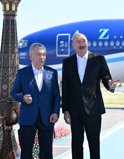 Prezident İlham Əliyev və birinci xanım Mehriban Əliyeva paytaxt Daşkənddən Buxaraya gəliblər<font color='red'> - YENİLƏNİB</font><font color=red> - FOTOLAR</font>