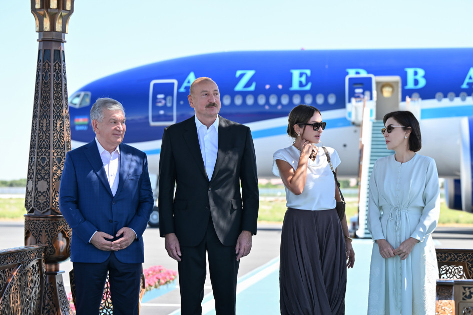 Prezident İlham Əliyev və birinci xanım Mehriban Əliyeva paytaxt Daşkənddən Buxaraya gəliblər<font color='red'> - YENİLƏNİB</font><font color=red> - FOTOLAR</font>