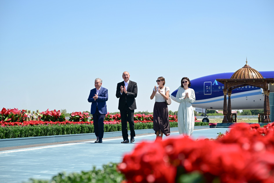 Prezident İlham Əliyev və birinci xanım Mehriban Əliyeva paytaxt Daşkənddən Buxaraya gəliblər<font color='red'> - YENİLƏNİB</font><font color=red> - FOTOLAR</font>