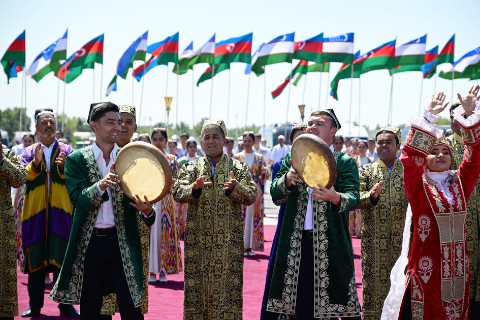 Prezident İlham Əliyev və birinci xanım Mehriban Əliyeva paytaxt Daşkənddən Buxaraya gəliblər<font color='red'> - YENİLƏNİB</font><font color=red> - FOTOLAR</font>