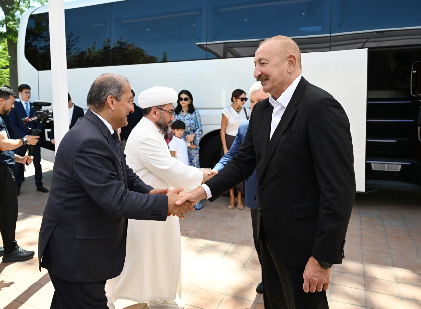 Azərbaycan ilə Özbəkistanın prezidentləri və birinci xanımları Buxarada İsmayıl Samani türbəsi ilə tanış olublar<font color=red> - FOTOLAR</font>