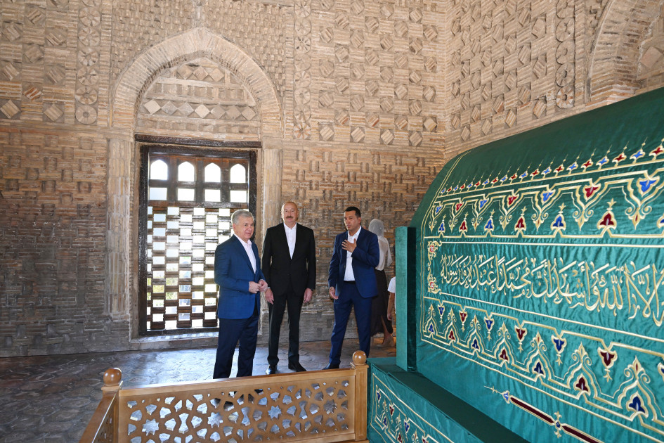 Azərbaycan ilə Özbəkistanın prezidentləri və birinci xanımları Buxarada İsmayıl Samani türbəsi ilə tanış olublar<font color=red> - FOTOLAR</font>