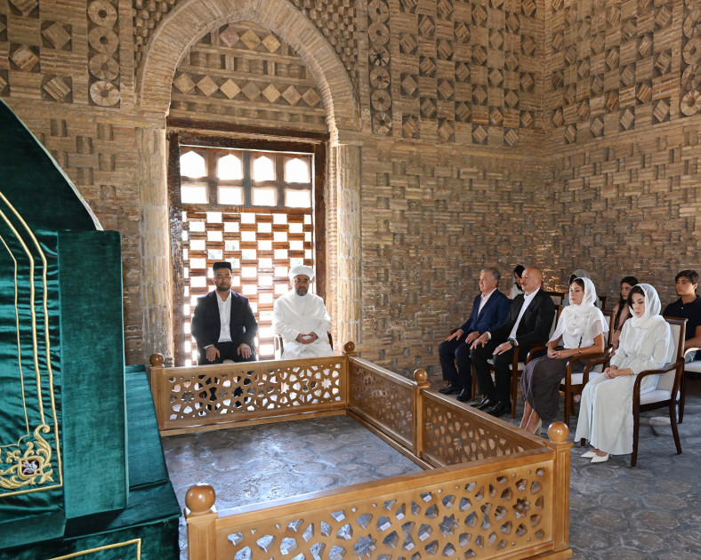 Azərbaycan ilə Özbəkistanın prezidentləri və birinci xanımları Buxarada İsmayıl Samani türbəsi ilə tanış olublar<font color=red> - FOTOLAR</font>