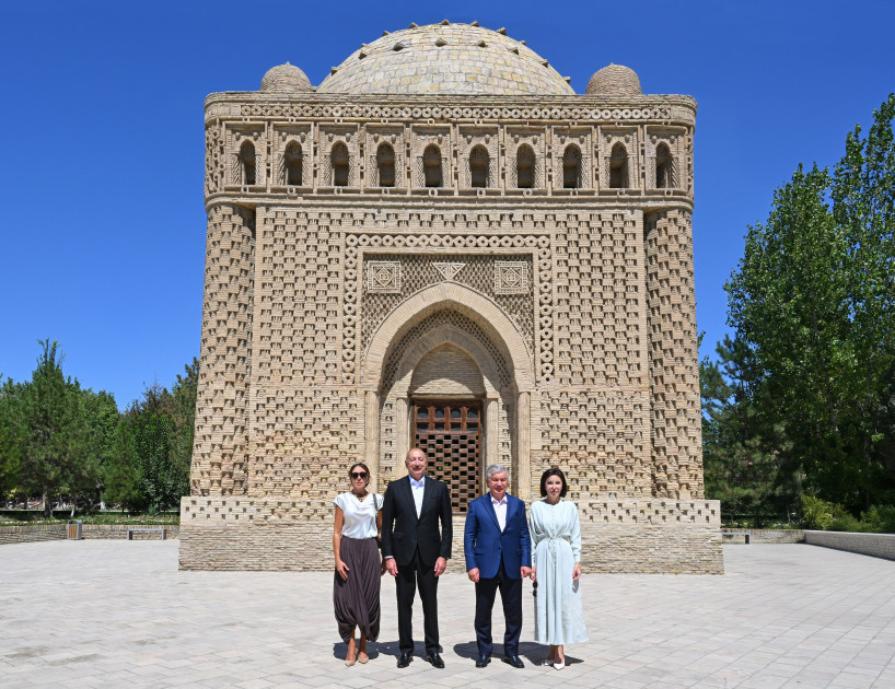 Azərbaycan ilə Özbəkistanın prezidentləri və birinci xanımları Buxarada İsmayıl Samani türbəsi ilə tanış olublar<font color=red> - FOTOLAR</font>