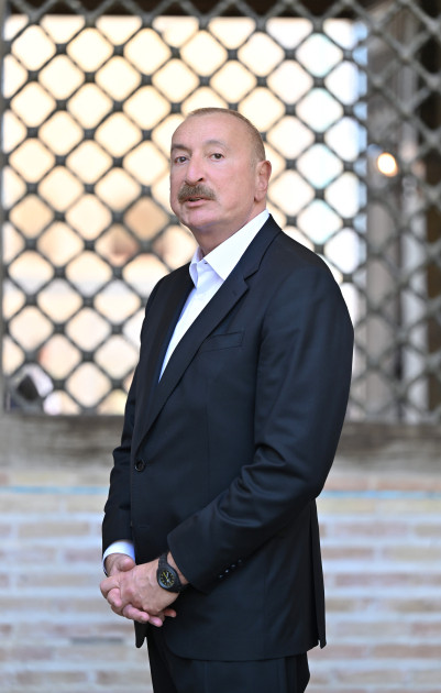 Azərbaycan ilə Özbəkistanın prezidentləri və birinci xanımları Buxara şəhərindəki “Poyi-Kalon” kompleksi ilə tanış olublar<font color=red> - FOTOLAR</font>