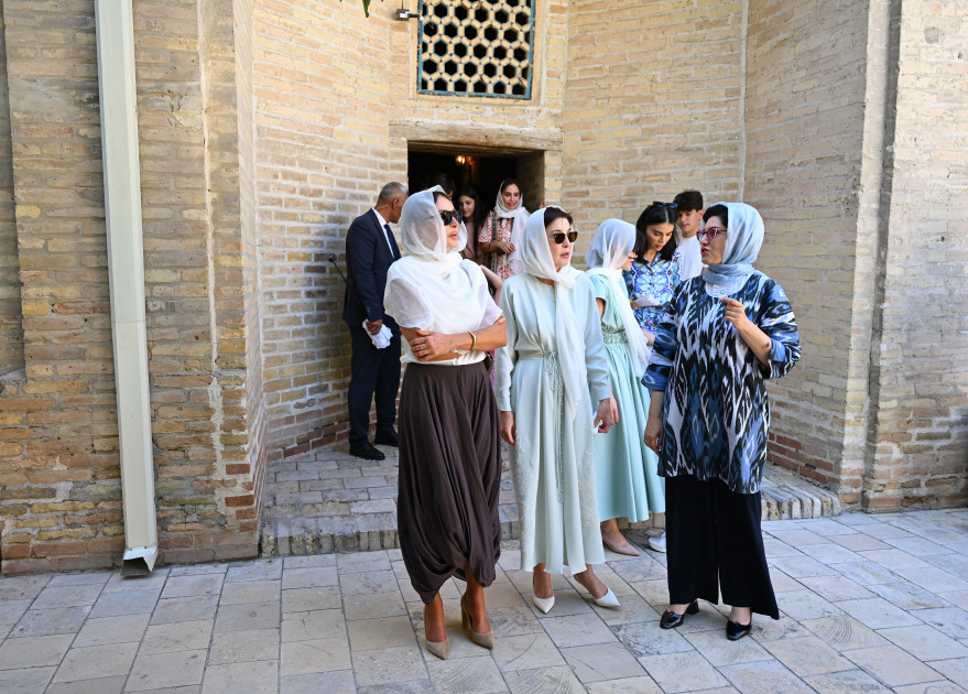 Azərbaycan ilə Özbəkistanın prezidentləri və birinci xanımları Buxara şəhərindəki “Poyi-Kalon” kompleksi ilə tanış olublar<font color=red> - FOTOLAR</font>