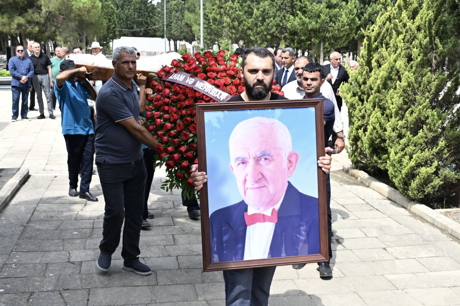 Xalq artisti Tofiq Bakıxanov II Fəxri xiyabanda dəfn edilib<font color=red> - FOTOLAR</font>