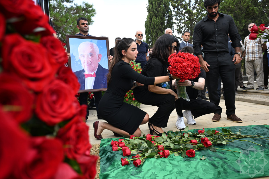 Xalq artisti Tofiq Bakıxanov II Fəxri xiyabanda dəfn edilib<font color=red> - FOTOLAR</font>