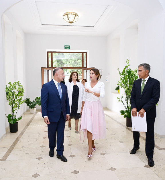 Birinci vitse-prezident Mehriban Əliyeva Elmi-Tədqiqat Pediatriya İnstitutunu ziyarət edib<font color=red> - FOTOLAR</font>