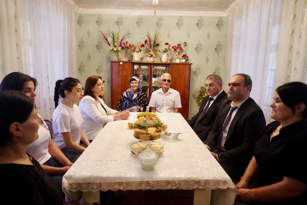 Naxçıvanda uzunömürlü və nümunəvi ailələrlə görüşlər davam edir<font color=red> - FOTOLAR</font>