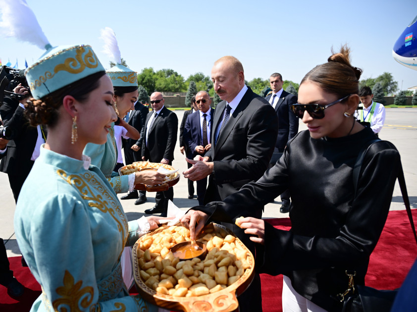 Azərbaycan Prezidenti İlham Əliyev Qırğızıstana işgüzar səfərə gəlib<font color=red> - FOTOLAR</font>