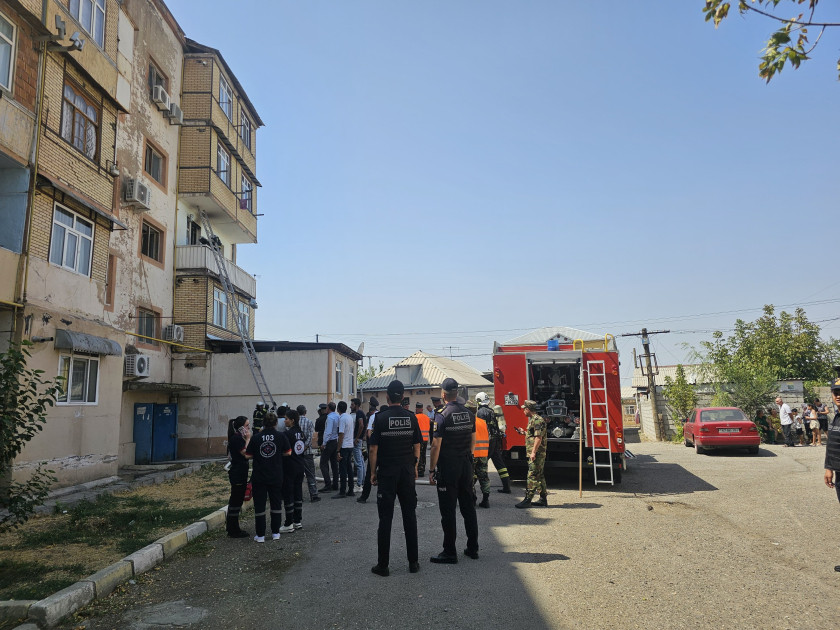 Naxçıvan şəhərində yaşayış binasında yanğın olub<font color=red> - FOTOLAR</font>
