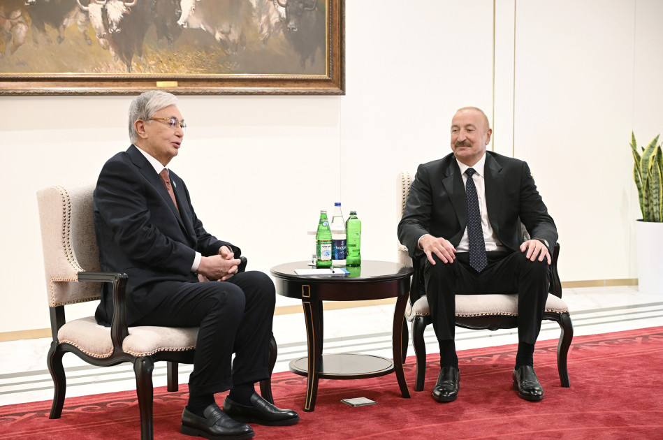 Azərbaycan Prezidenti İlham Əliyevin Bişkekdə Qazaxıstan Prezidenti ilə görüşü olub<font color=red> - FOTOLAR</font>