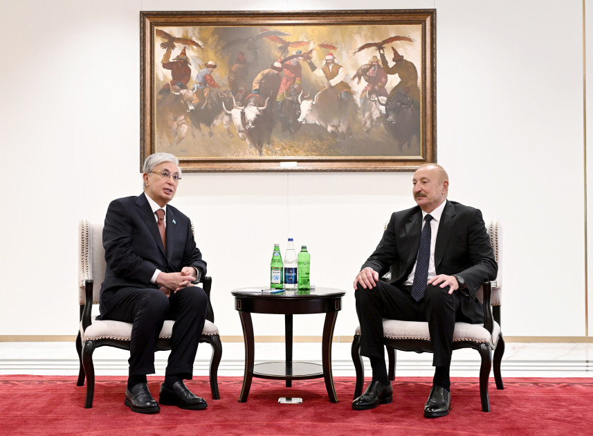 Azərbaycan Prezidenti İlham Əliyevin Bişkekdə Qazaxıstan Prezidenti ilə görüşü olub<font color=red> - FOTOLAR</font>
