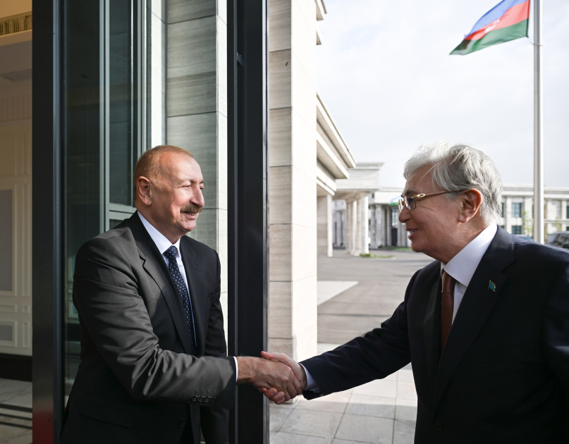 Azərbaycan Prezidenti İlham Əliyevin Bişkekdə Qazaxıstan Prezidenti ilə görüşü olub<font color=red> - FOTOLAR</font>