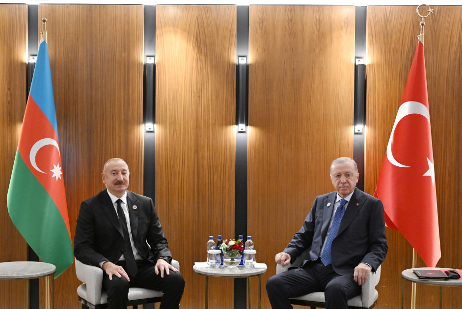 Prezident İlham Əliyevin Bişkekdə Türkiyə Prezidenti Rəcəb Tayyib Ərdoğanla görüşü olub<font color='red'> - YENİLƏNİB</font><font color=red> - FOTOLAR</font>