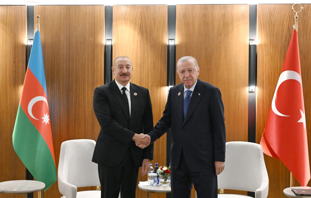 Prezident İlham Əliyevin Bişkekdə Türkiyə Prezidenti Rəcəb Tayyib Ərdoğanla görüşü olub<font color='red'> - YENİLƏNİB</font><font color=red> - FOTOLAR</font>