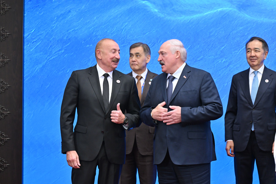 Prezident İlham Əliyev “ŞƏT plyus” formatında görüşdə çıxış edir<font color='red'> - YENİLƏNİB</font><font color=red> - FOTOLAR</font>