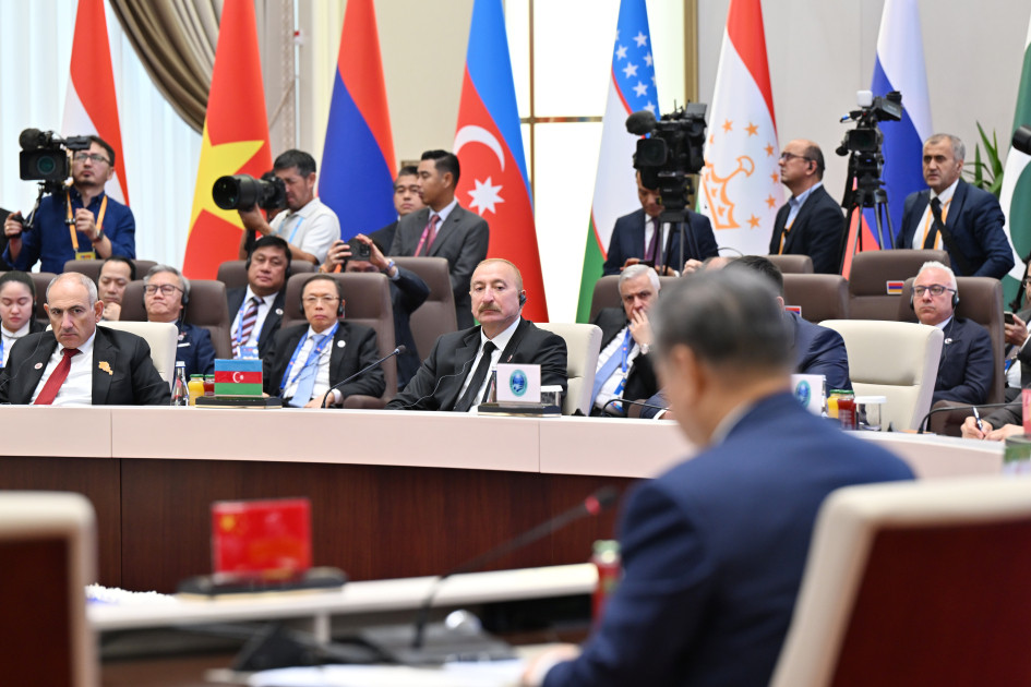 Prezident İlham Əliyev “ŞƏT plyus” formatında görüşdə çıxış edir<font color='red'> - YENİLƏNİB</font><font color=red> - FOTOLAR</font>