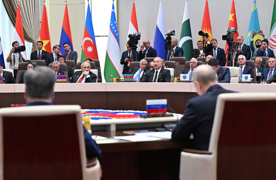 Prezident İlham Əliyev “ŞƏT plyus” formatında görüşdə çıxış edir<font color='red'> - YENİLƏNİB</font><font color=red> - FOTOLAR</font>