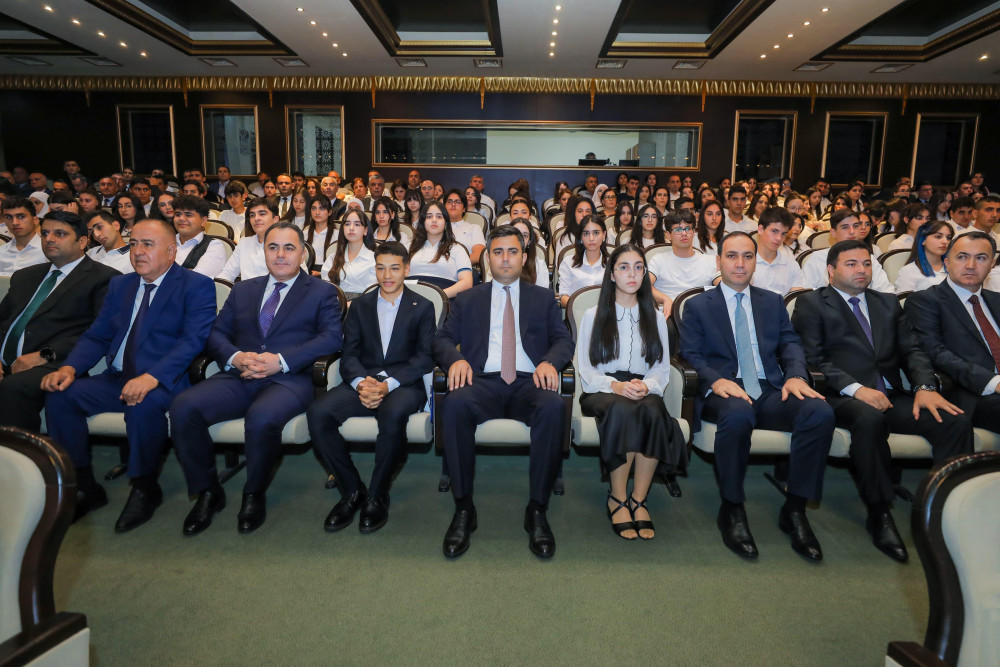 Naxçıvanda qəbul imtahanlarında yüksək nəticə göstərmiş məzunlarla görüş keçirilib<font color=red> - FOTOLAR</font>