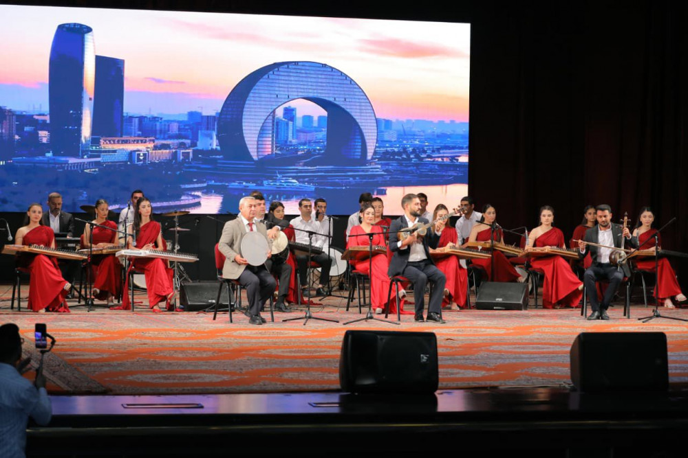 Naxçıvanda qəbul imtahanlarında yüksək nəticə göstərmiş məzunlarla görüş keçirilib<font color=red> - FOTOLAR</font>