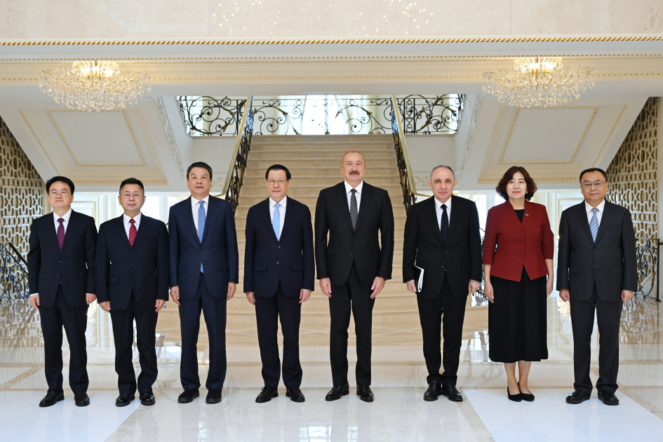 Prezident İlham Əliyev Çin Ali Xalq Prokurorluğunun Baş prokurorunun başçılıq etdiyi nümayəndə heyətini qəbul edib<font color=red> - FOTOLAR</font>