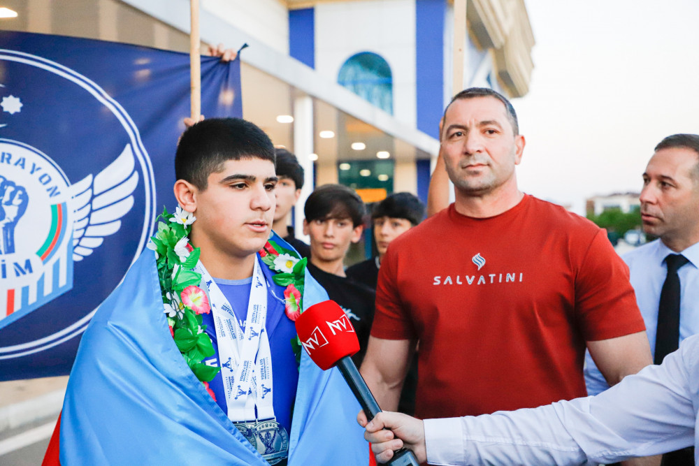 Avropa birinciliyinin mükafatçısı Fəxrəddin Allahverdiyev Naxçıvanda qarşılanıb<font color=red> - FOTOLAR</font>
