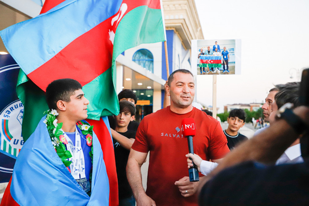 Avropa birinciliyinin mükafatçısı Fəxrəddin Allahverdiyev Naxçıvanda qarşılanıb<font color=red> - FOTOLAR</font>