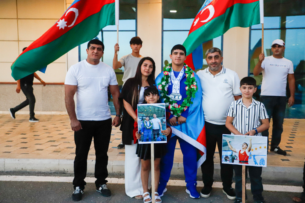 Avropa birinciliyinin mükafatçısı Fəxrəddin Allahverdiyev Naxçıvanda qarşılanıb<font color=red> - FOTOLAR</font>