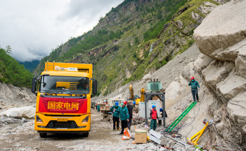 Çinin Tibet bölgəsindəki daşqında ölənlərin sayı 31-ə çatıb<font color=red> - FOTOLAR</font>
