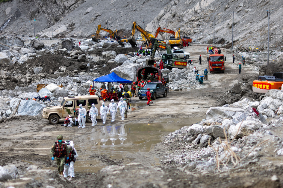 Çinin Tibet bölgəsindəki daşqında ölənlərin sayı 31-ə çatıb<font color=red> - FOTOLAR</font>
