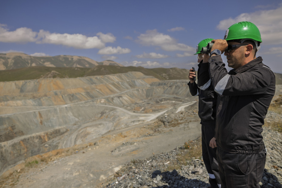 “AzerGold” “Söyüdlü” qızıl yatağında ilk qazma-partlayış əməliyyatını həyata keçirib<font color=red> - FOTOLAR</font>