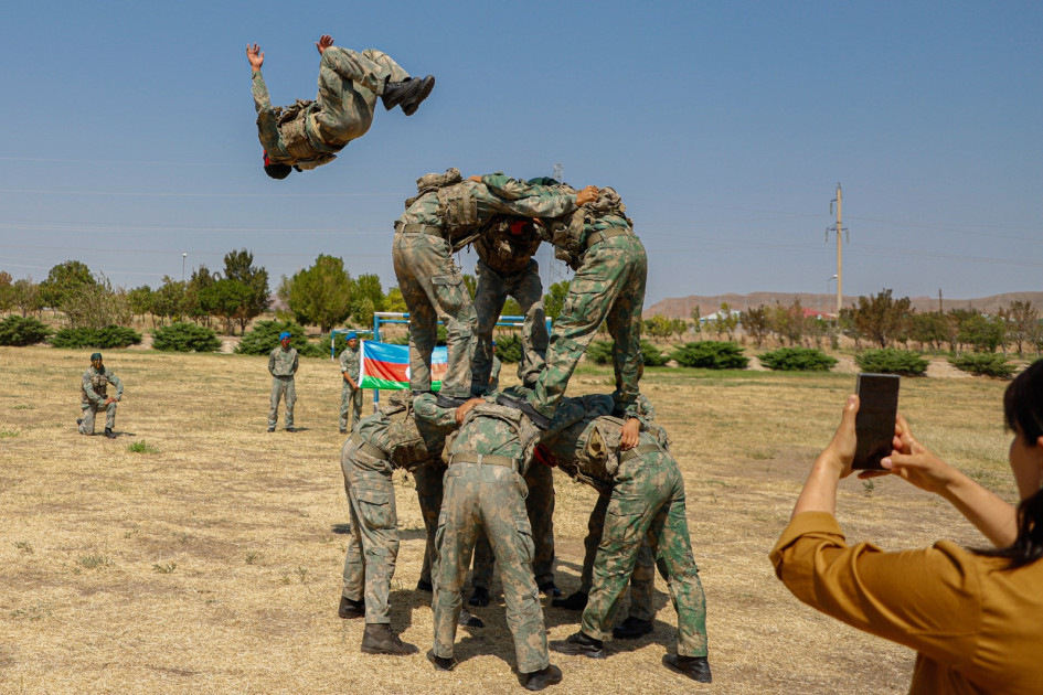 Naxçıvanda gənclərin əsgərlərlə görüşü <font color=red> - FOTOLAR</font>