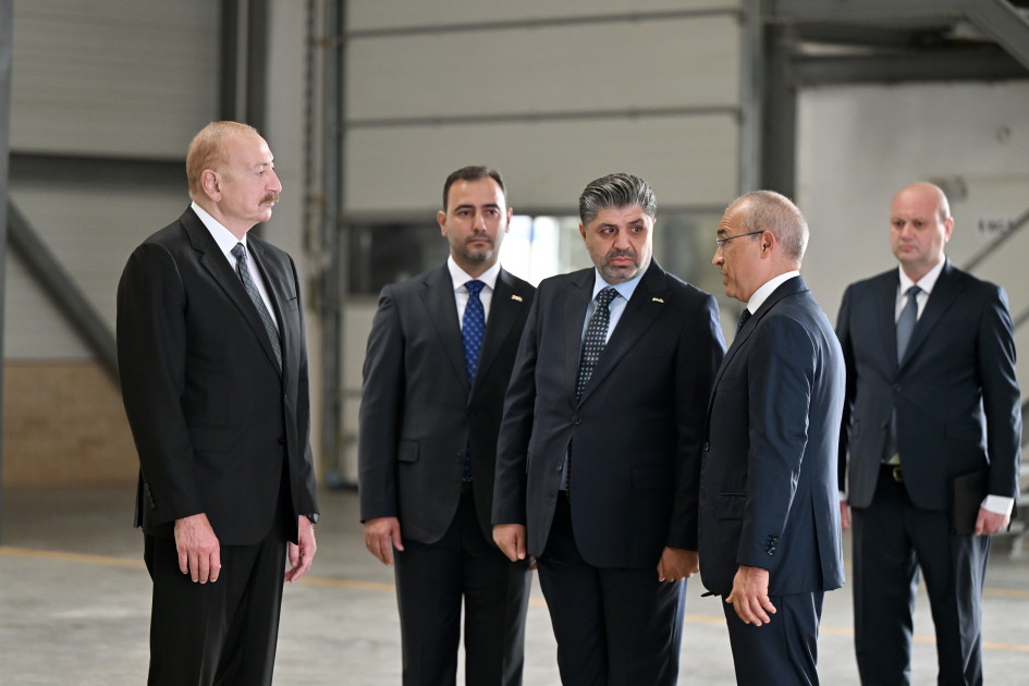 İlham Əliyev Qaradağda kağız və gigiyenik məhsulların istehsalı müəssisəsinin açılışında iştirak edib<font color=red> - FOTOLAR</font>