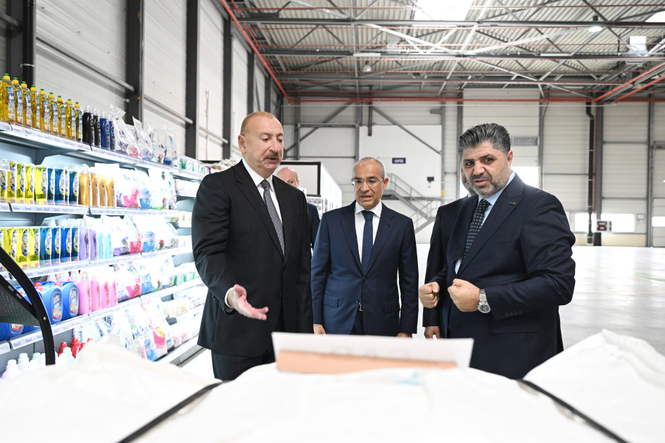 İlham Əliyev Qaradağda kağız və gigiyenik məhsulların istehsalı müəssisəsinin açılışında iştirak edib<font color=red> - FOTOLAR</font>