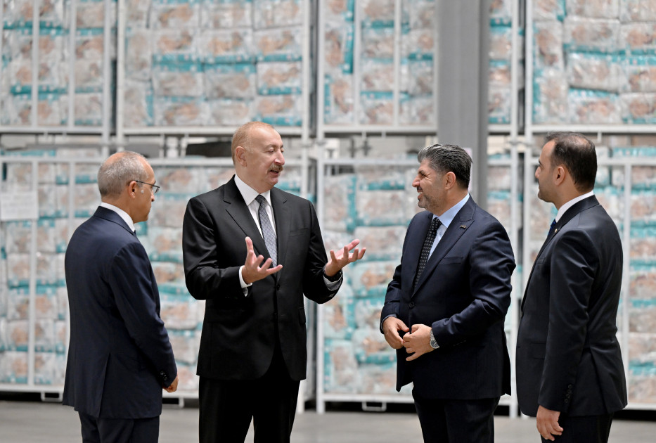 İlham Əliyev Qaradağda kağız və gigiyenik məhsulların istehsalı müəssisəsinin açılışında iştirak edib<font color=red> - FOTOLAR</font>