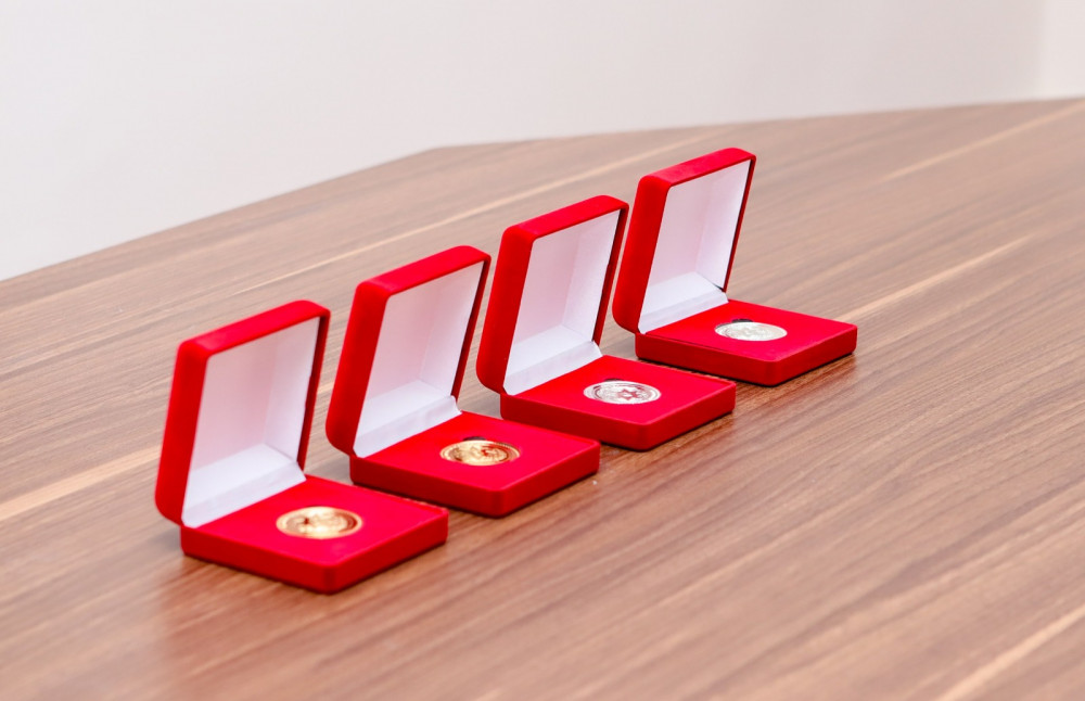 Naxçıvanda qızıl və gümüş nişanla təltif olunan məzunlarla görüş keçirilib<font color=red> - FOTOLAR</font>