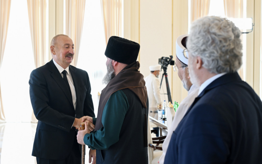 İlham Əliyev Bakıda keçirilən beynəlxalq konfransların iştirakçılarını qəbul edib<font color='red'> - YENİLƏNİB</font><font color=red> - FOTOLAR</font>
