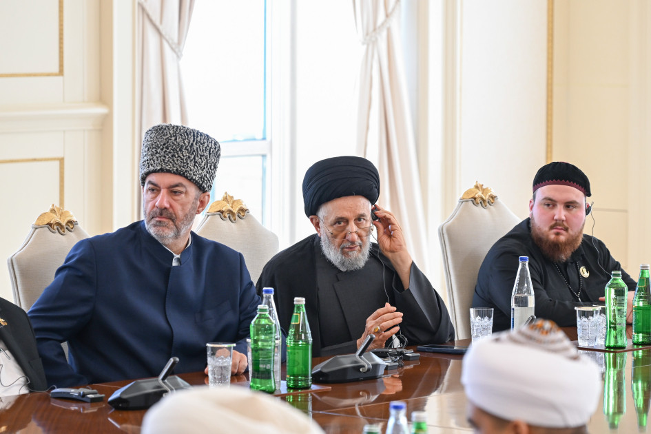 İlham Əliyev Bakıda keçirilən beynəlxalq konfransların iştirakçılarını qəbul edib<font color='red'> - YENİLƏNİB</font><font color=red> - FOTOLAR</font>