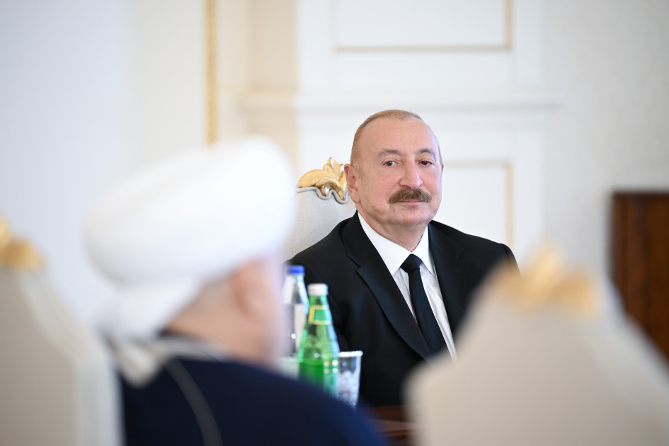 İlham Əliyev Bakıda keçirilən beynəlxalq konfransların iştirakçılarını qəbul edib<font color='red'> - YENİLƏNİB</font><font color=red> - FOTOLAR</font>