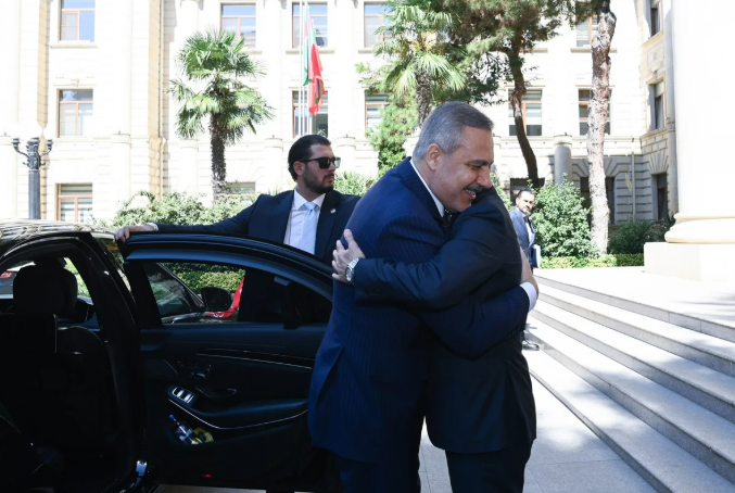 Ceyhun Bayramov türkiyəli həmkarı Hakan Fidanı qarşılayıb<font color=red> - FOTOLAR</font>