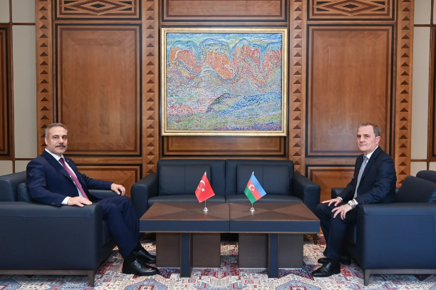 Ceyhun Bayramov türkiyəli həmkarı Hakan Fidanı qarşılayıb<font color=red> - FOTOLAR</font>