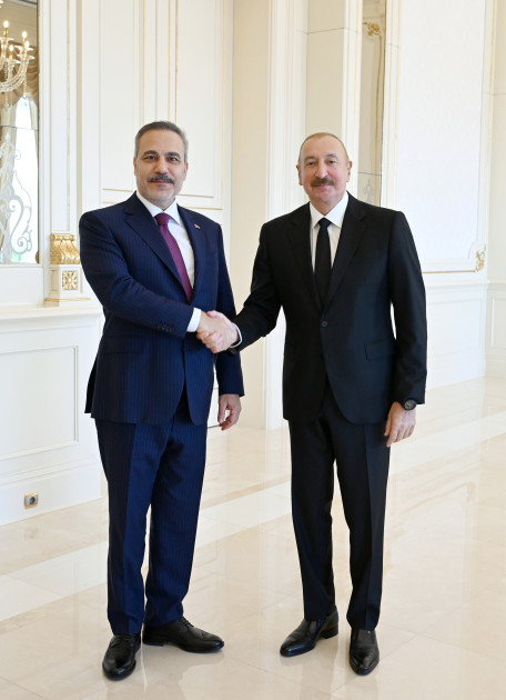 Prezident İlham Əliyev Türkiyənin xarici işlər nazirini qəbul edib<font color=red> - FOTOLAR</font>